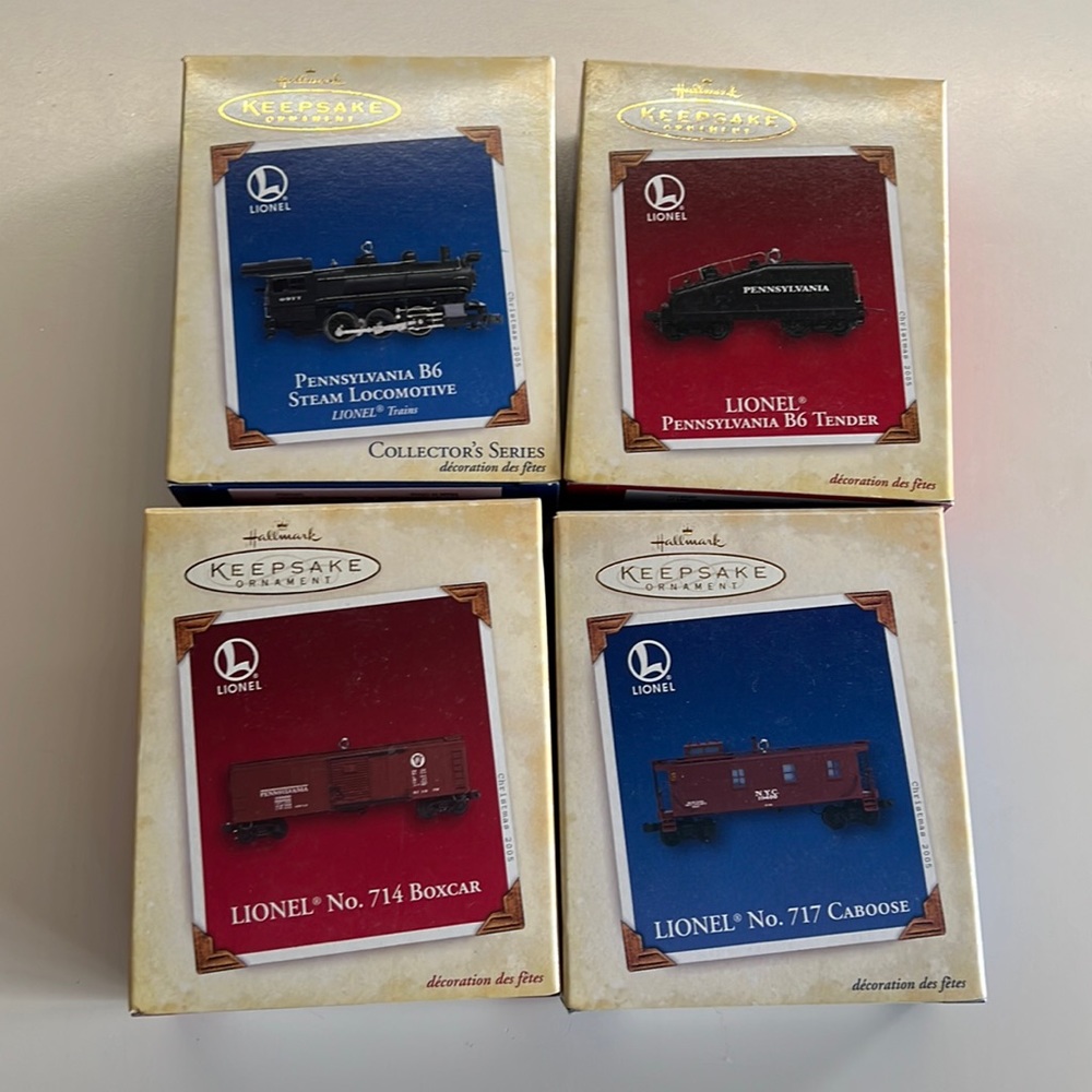 HALLMARK KEEPSAKE ORNAMENT